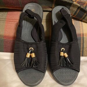 Bzees Sz 6.5” Black Fabric Sandal EUC😊😊